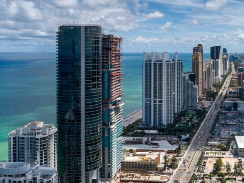 18555 Collins Ave - Florida - Sunny Isles Beach - 33160